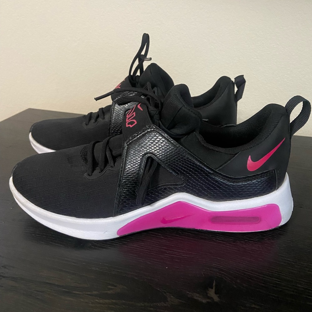 Nike Training Air Max Bella TR5 Sneaker size 7